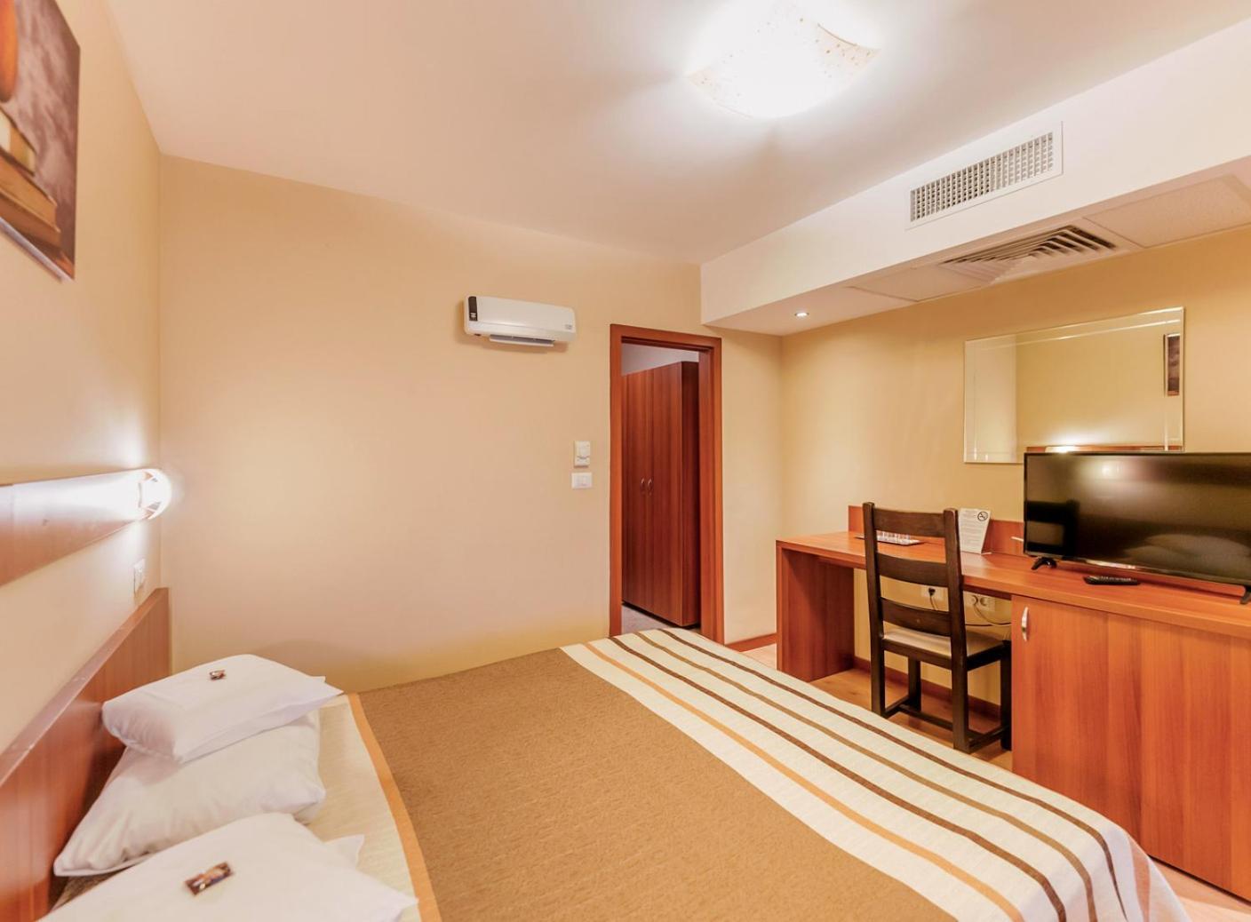 Hotel Crisana Arad Bagian luar foto