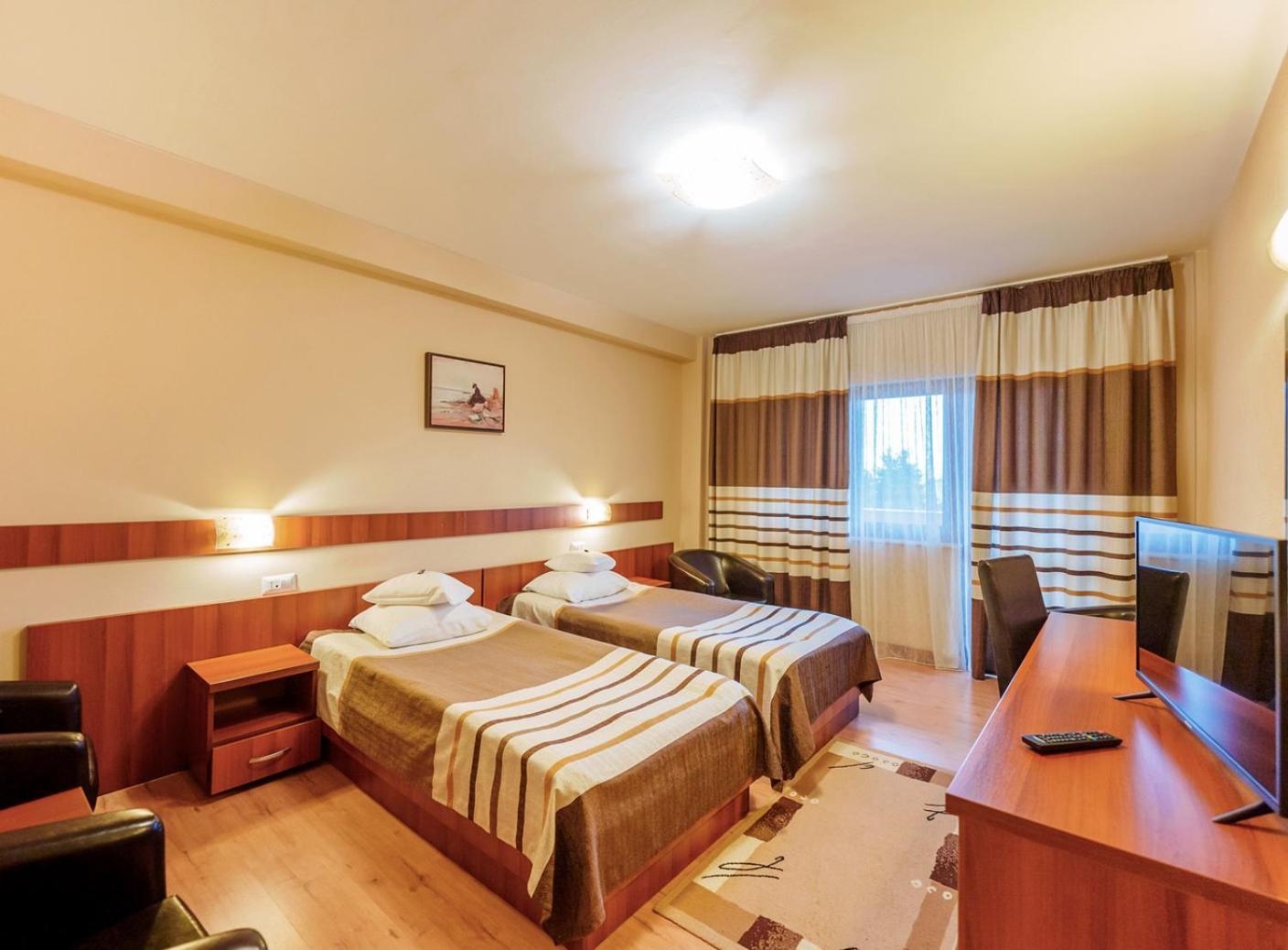Hotel Crisana Arad Bagian luar foto