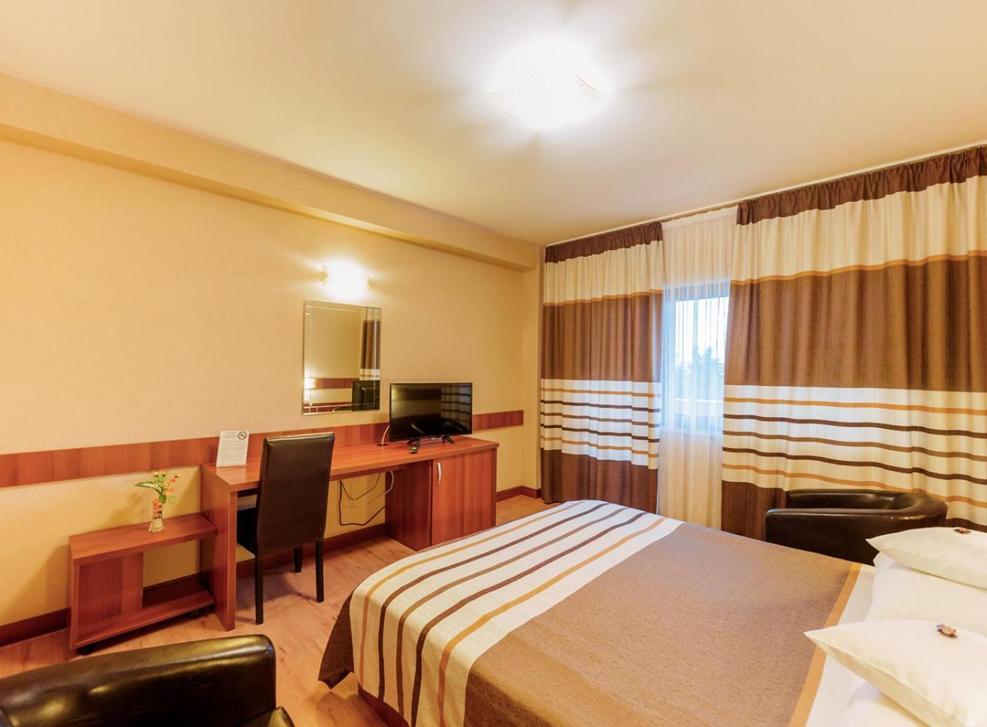 Hotel Crisana Arad Bagian luar foto