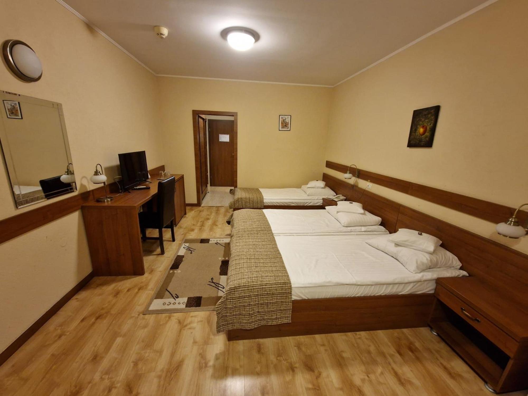 Hotel Crisana Arad Bagian luar foto
