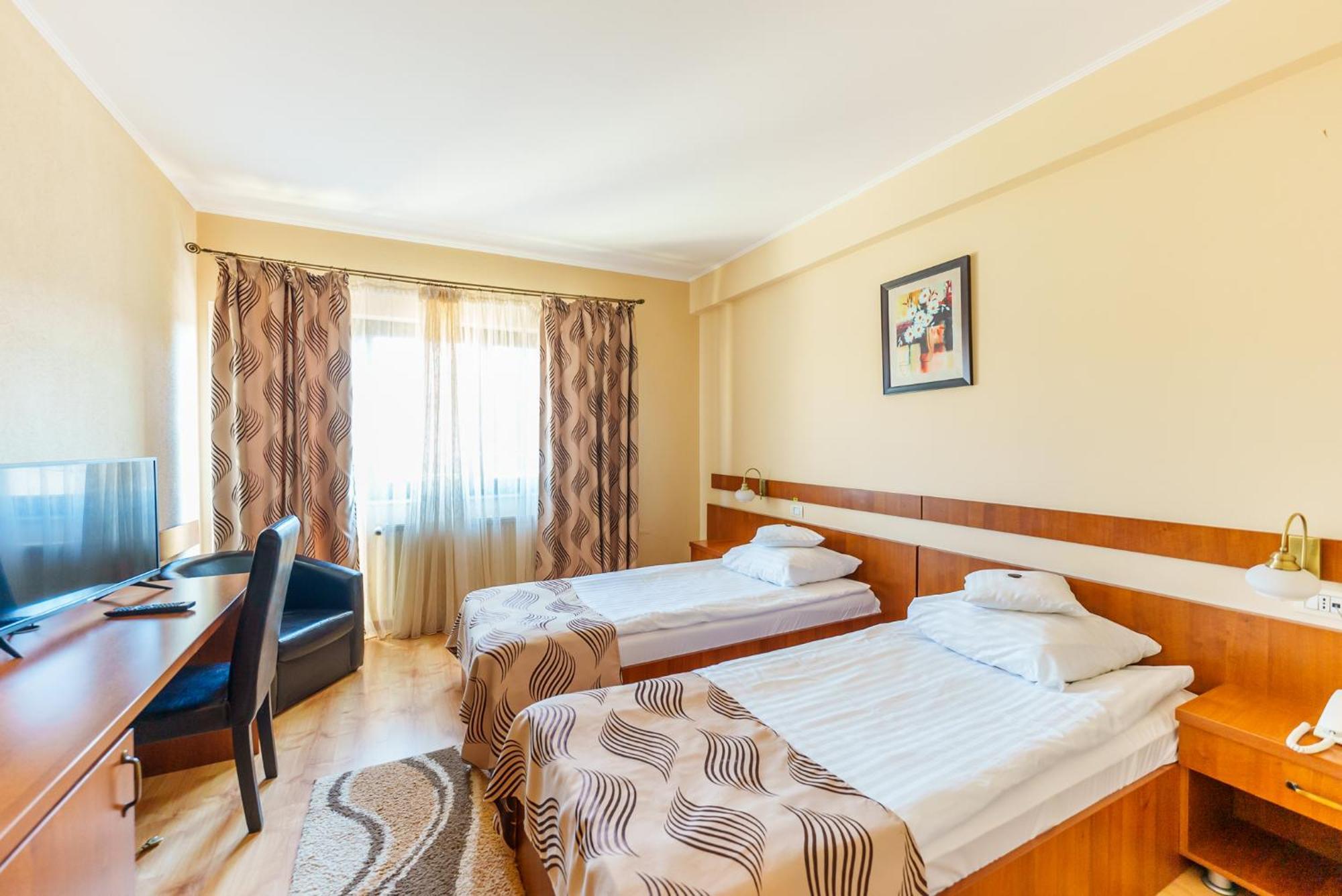 Hotel Crisana Arad Bagian luar foto