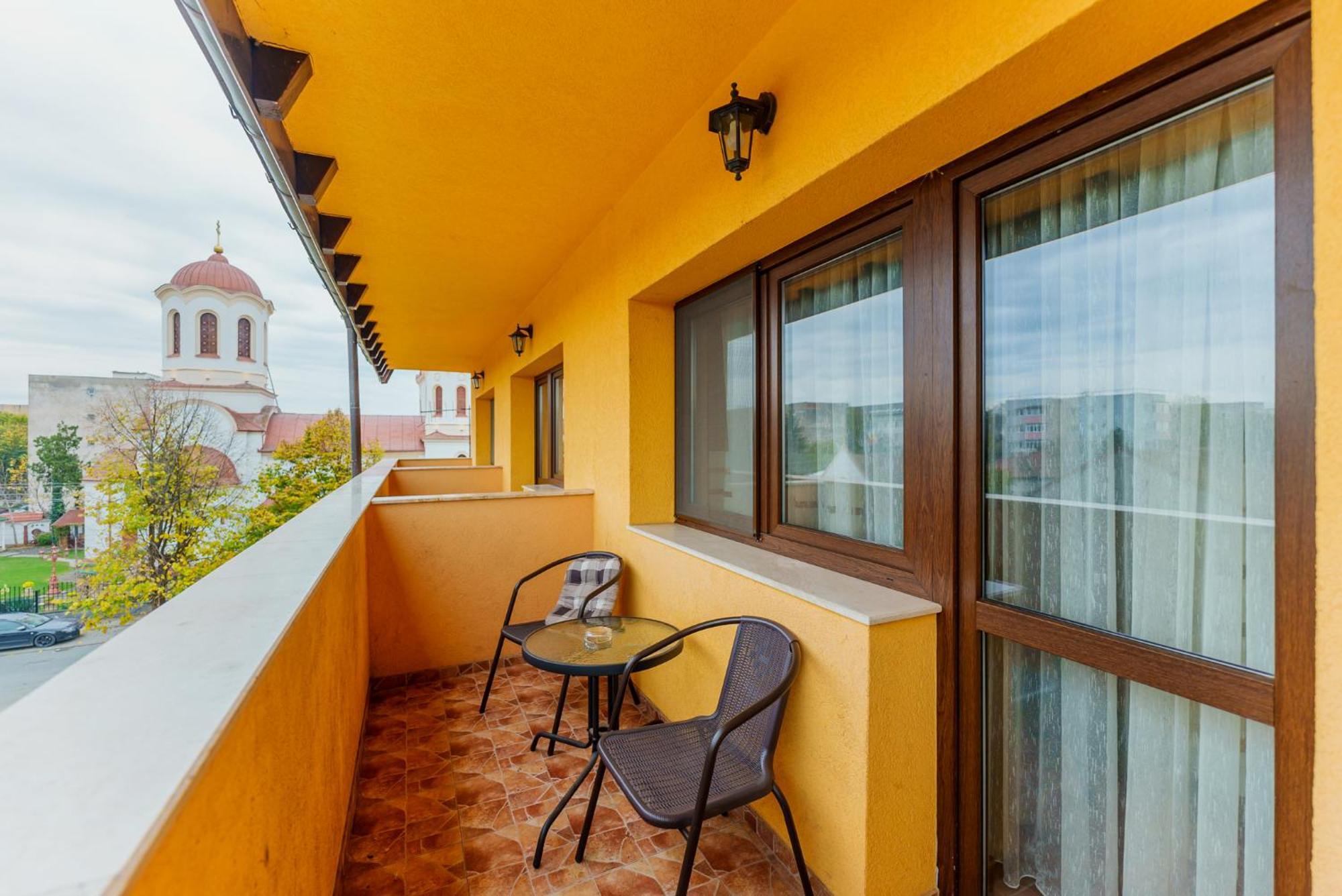 Hotel Crisana Arad Bagian luar foto