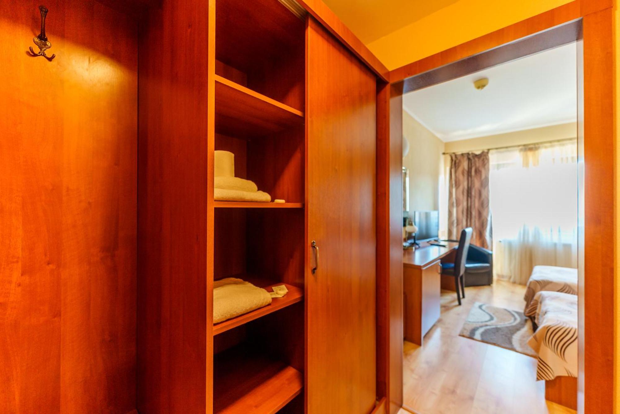 Hotel Crisana Arad Bagian luar foto