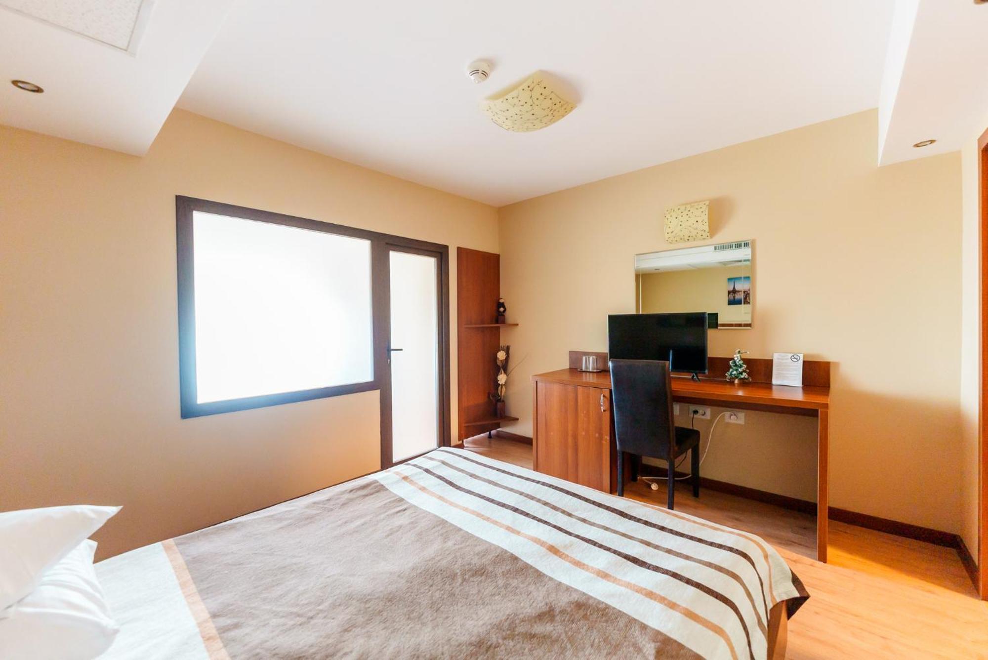 Hotel Crisana Arad Bagian luar foto