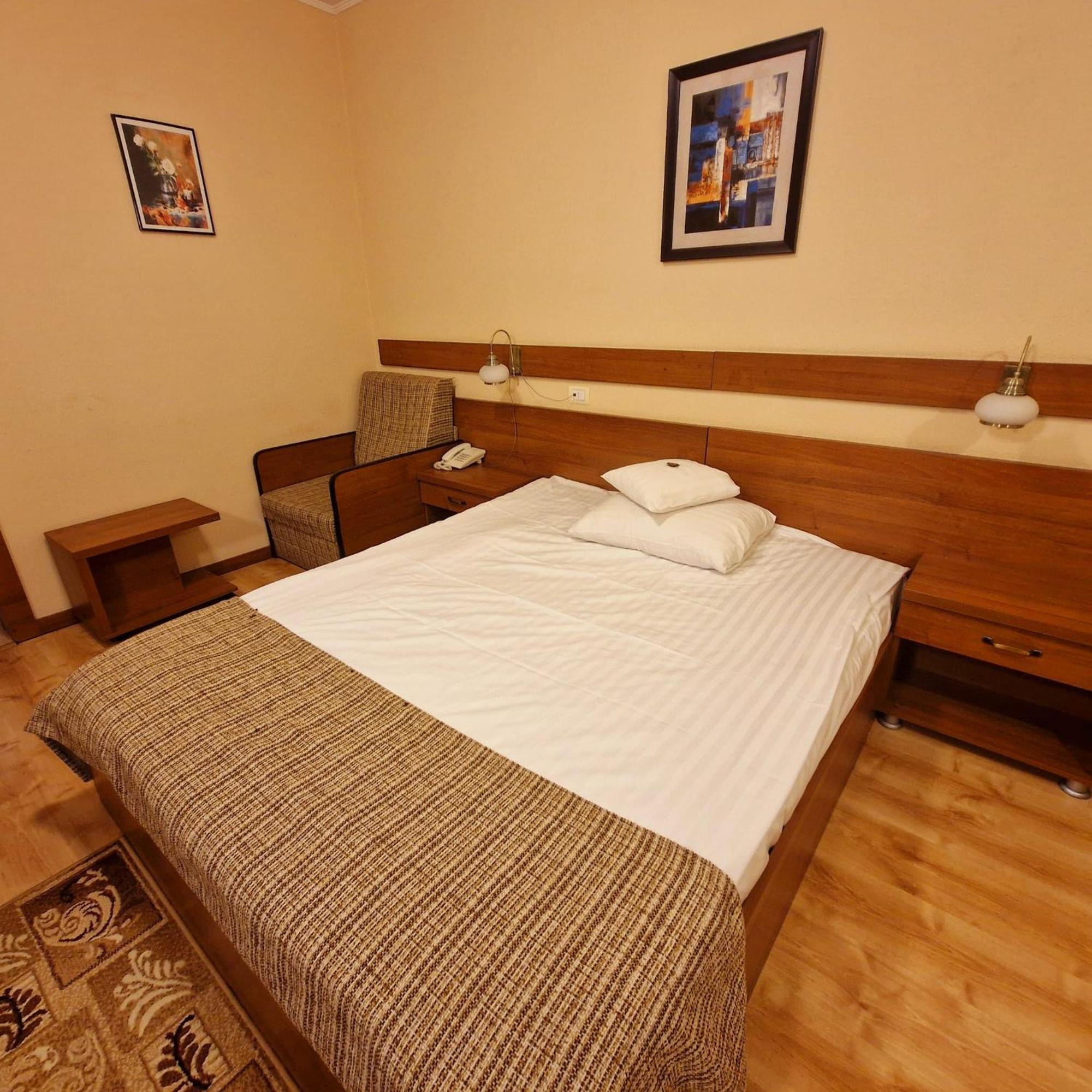 Hotel Crisana Arad Bagian luar foto
