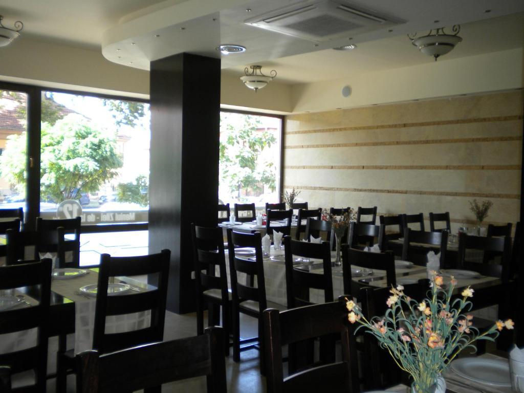 Hotel Crisana Arad Bagian luar foto